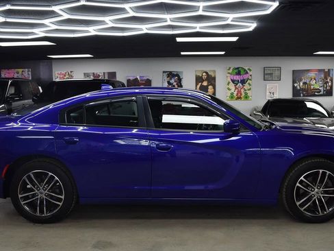 Used 2019 Dodge Charger SXT w/ Cold Weather Package image 4