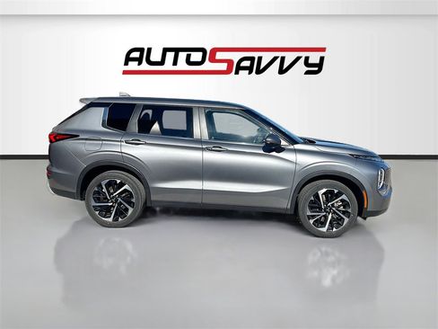 Used 2024 Mitsubishi Outlander SE image 8