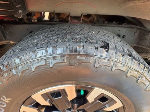 Used 2024 Nissan Frontier PRO-4X w/ Technology Package image 30