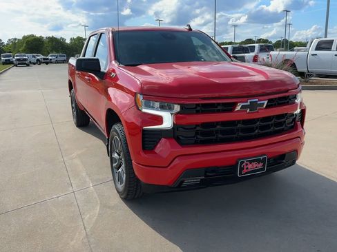 Used 2023 Chevrolet Silverado 1500 RST image 2