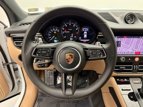 Used 2025 Porsche Macan image 12