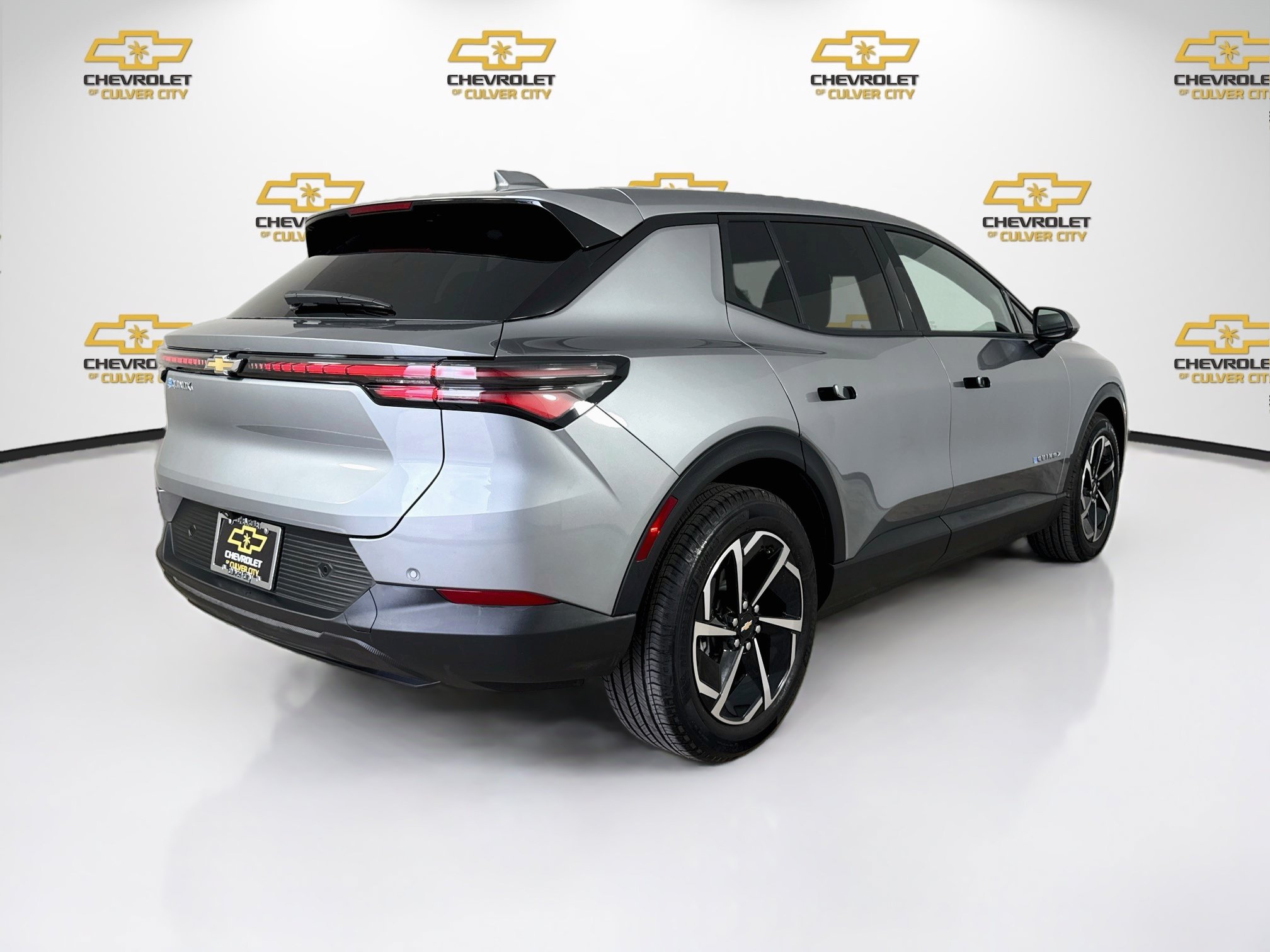 Used 2026 Chevrolet Equinox EV LT FWD image 8