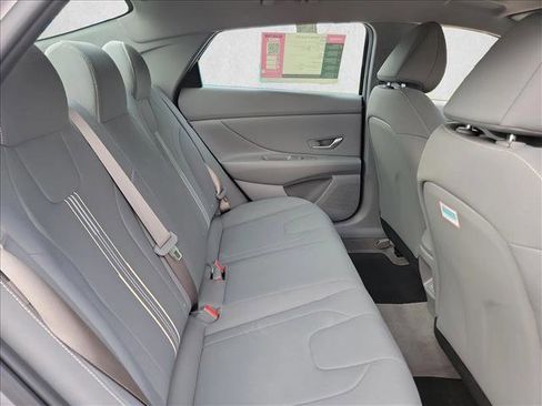Used 2025 Hyundai Elantra Sport FWD image 16