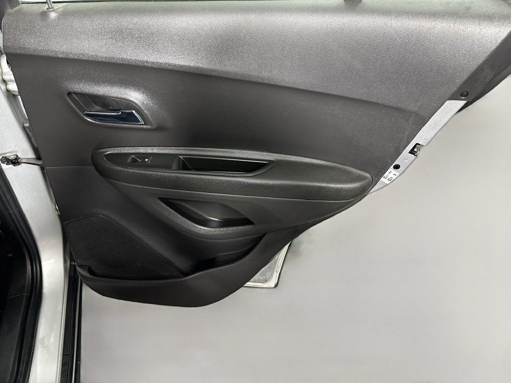 Used 2019 Chevrolet Trax LS FWD image 25