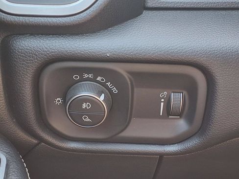 Used 2024 RAM 2500 Big Horn AWD/4WD image 18