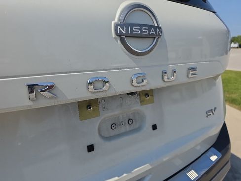 Used 2023 Nissan Rogue SV FWD image 17