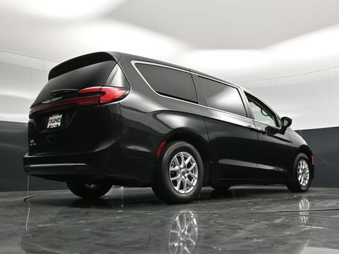 Certified 2023 Chrysler Pacifica Touring-L FWD image 55