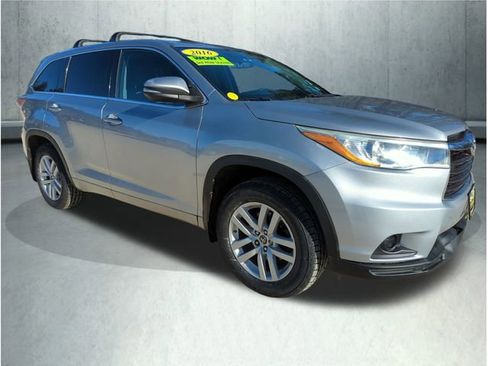 Used 2016 Toyota Highlander LE image 7
