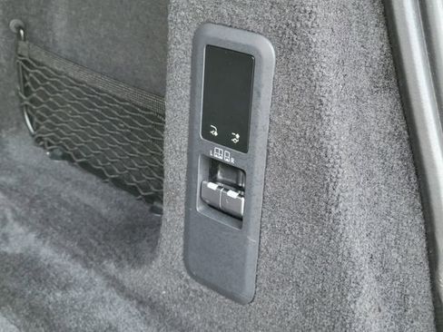 Used 2025 Land Rover Range Rover Sport SE image 14