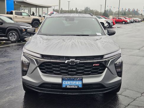 Used 2025 Chevrolet Trax RS w/ Sunroof Package image 9