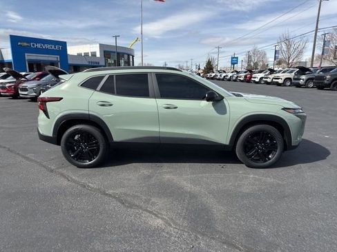 New 2026 Chevrolet Trax ACTIV w/ Sunroof Package FWD image 8