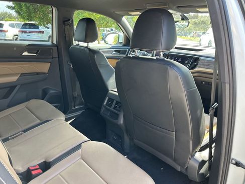 Certified 2022 Volkswagen Atlas Cross Sport SE image 40