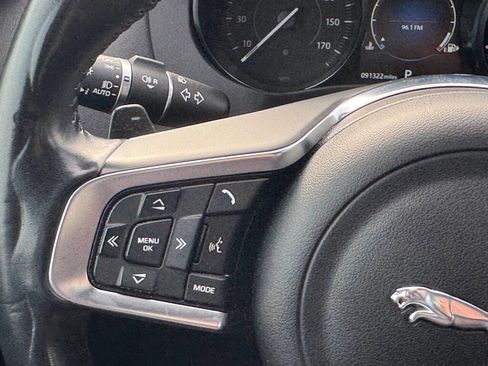 Used 2020 Jaguar F-PACE Prestige image 19