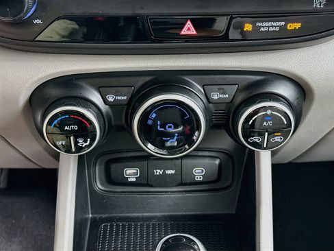 Used 2025 Hyundai Venue SEL FWD image 22
