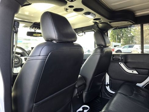 Used 2018 Jeep Wrangler Unlimited Sahara image 8