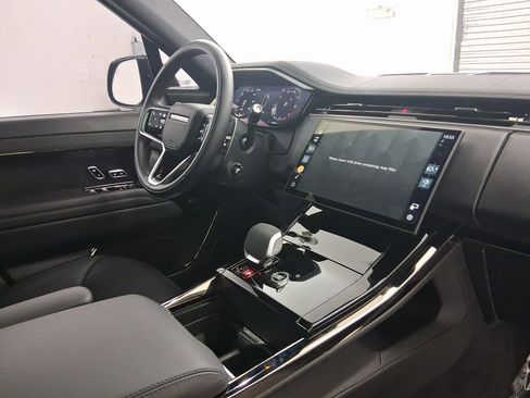Used 2025 Land Rover Range Rover Sport SE image 22