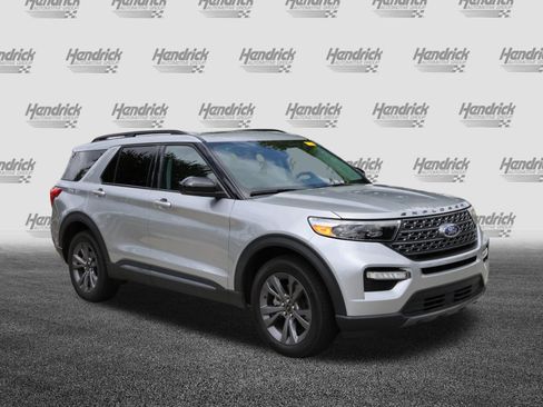 Used 2023 Ford Explorer XLT w/ Equipment Group 202A AWD/4WD image 2