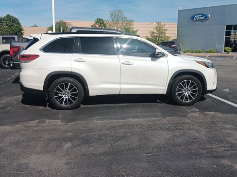 Used 2017 Toyota Highlander SE AWD/4WD image 8