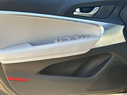 Used 2025 Genesis G70 2.5T image 10