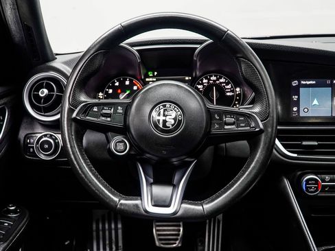 Used 2022 Alfa Romeo Giulia Ti image 15