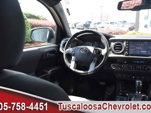 Used 2021 Toyota Tacoma TRD Off-Road w/ Technology Package AWD/4WD image 23