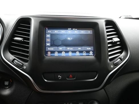Used 2020 Jeep Cherokee Latitude Plus FWD image 15