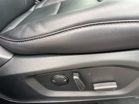 Used 2023 Ford Explorer XLT w/ Equipment Group 202A image 12