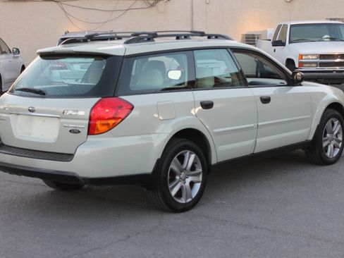 Used 2007 Subaru Outback 2.5i L.L. Bean image 7