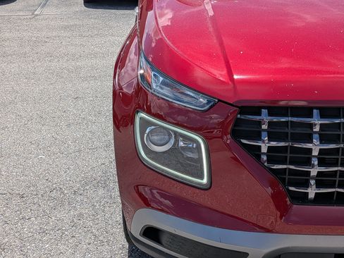 Used 2025 Hyundai Venue Limited FWD image 10