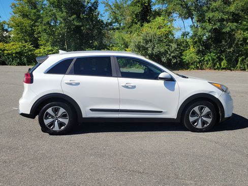 Used 2018 Kia Niro LX FWD image 4