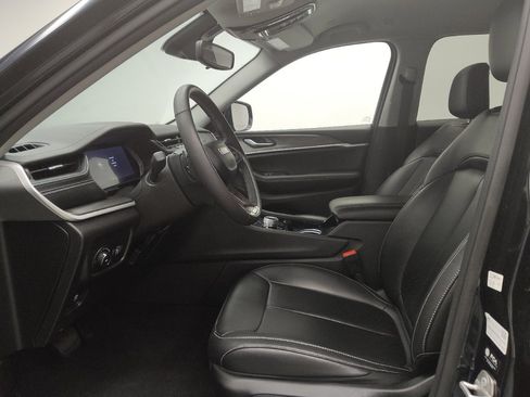 Used 2023 Jeep Grand Cherokee Limited AWD/4WD image 17