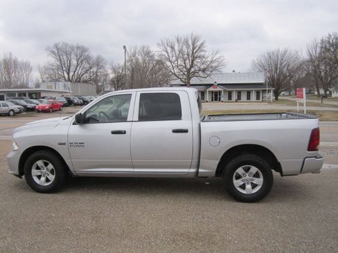 Used 2016 RAM 1500 Express RWD image 2
