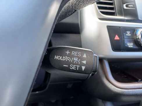 Used 2019 Toyota Highlander XLE AWD/4WD image 33