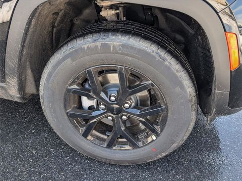New 2026 Jeep Grand Cherokee Altitude AWD/4WD image 5