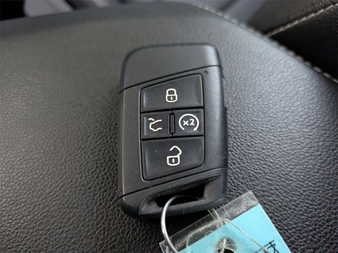 Used 2024 Volkswagen Jetta SE FWD image 28