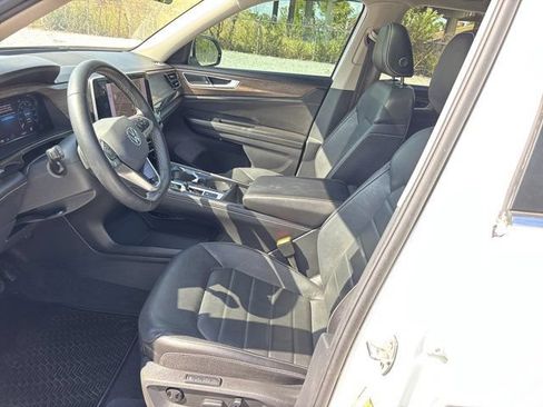 Used 2024 Volkswagen Atlas SEL AWD/4WD image 15