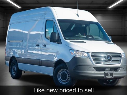 Used 2025 Mercedes-Benz Sprinter 2500 image 3