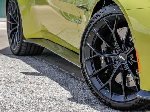 New 2025 Aston Martin V8 Vantage Coupe RWD image 2