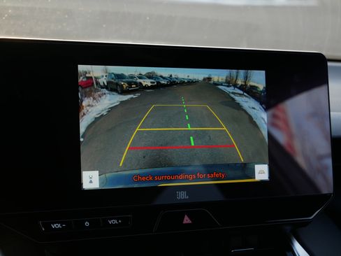 Used 2024 Toyota Venza XLE image 32