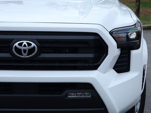 Used 2025 Toyota Tacoma SR5 image 17