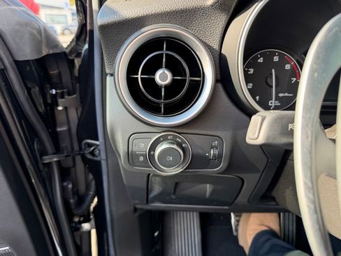 Used 2023 Alfa Romeo Stelvio Veloce image 13