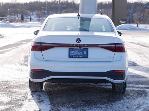 Certified 2025 Volkswagen Jetta SE image 6