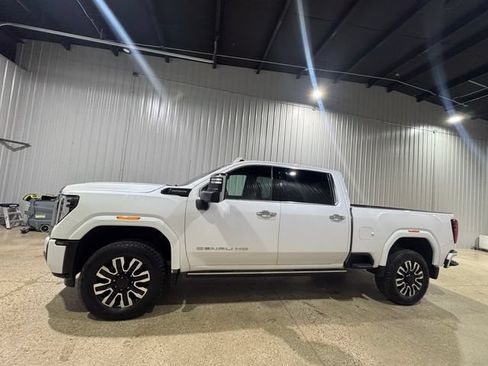 Used 2024 GMC Sierra 2500 Denali Ultimate AWD/4WD image 2