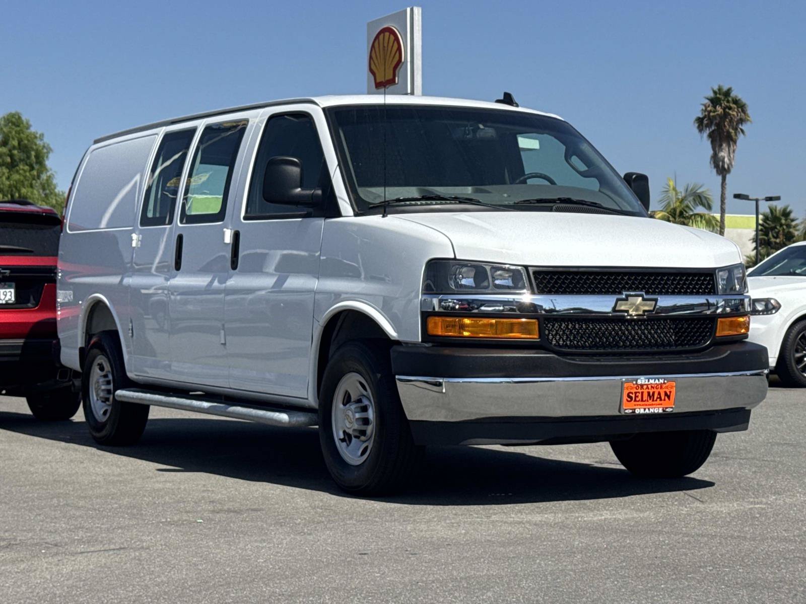 Used 2025 Chevrolet Express 2500 w/ Driver Convenience Package RWD image 3
