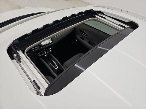 Used 2017 Honda HR-V EX-L image 35