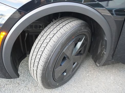 Used 2025 Toyota Prius LE image 26