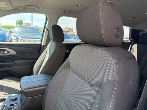 Used 2019 Chevrolet Traverse LT FWD image 15