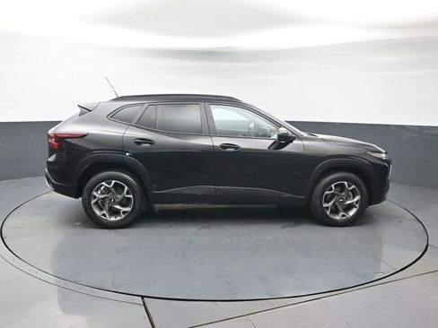 Used 2024 Chevrolet Trax LT FWD image 7