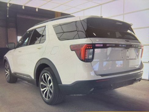 Used 2025 Ford Explorer ST-Line w/ Premium Package RWD image 3