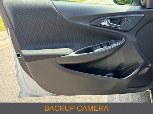 Used 2025 Chevrolet Malibu LT FWD image 3